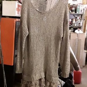 Sweater tunic with lace